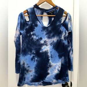 Simply Southern Cold Shoulder Top Tie-Dye. Blue White Size Small